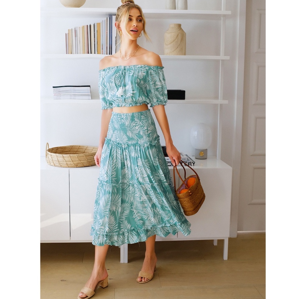 Tropical Print 2 Piece Set: Crop Top + Midi Skirt - Picture 4 of 8
